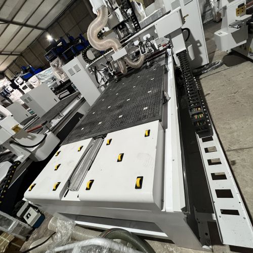 CNC gia công trung tâm FANCH - 1328ATC